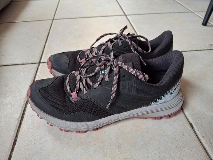 Hardloopschoenen dames maat 40, Sport en Fitness, Loopsport en Atletiek, Zo goed als nieuw, Hardloopschoenen, Hardlopen, Overige merken