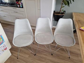 Eetkamerstoel beschikbaar voor biedingen