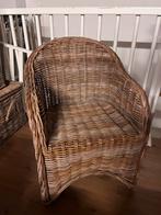 Vintage rotan stoel + voetenbankje, Ophalen, Gebruikt, Bruin, Riet of Rotan