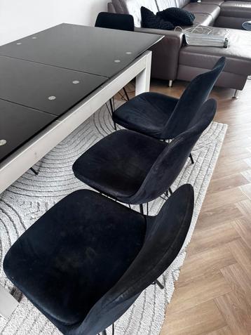 Te koop eettafel met 6 stolen  beschikbaar voor biedingen