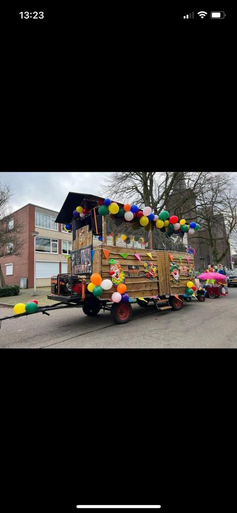 Mooie kleine carnavals wagen te koop, Hobby en Vrije tijd, Feestartikelen | Verhuur, Zo goed als nieuw, Carnaval, Ophalen