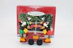 Hallmark ornament The Mickey and Minnie Handcar kerst, Verzamelen, Ophalen of Verzenden, Mickey Mouse, Nieuw, Beeldje of Figuurtje