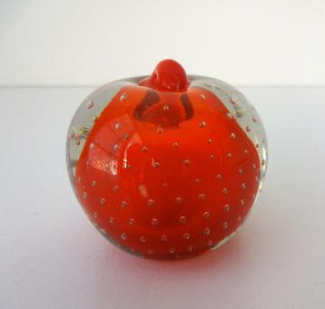 Glazen appel rood met heldere buitenkant 3631-g beschikbaar voor biedingen