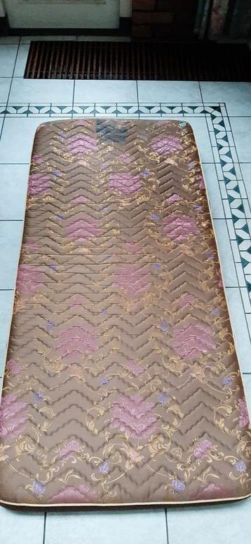 Matras 90x190 beschikbaar voor biedingen