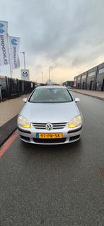 Volkswagen Golf 1.6 75KW 3D AUT 2004 Grijs, Auto's, Cruise Control, 4 cilinders, 1200 kg, 12 km/l