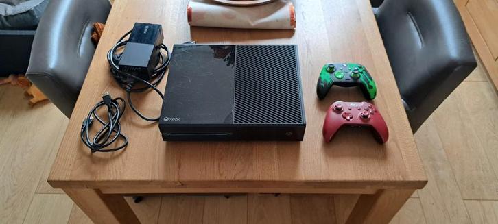 Xbox One met 2 Controllers - Goedkoop!, Spelcomputers en Games, Spelcomputers | Xbox Original, Gebruikt, Met 2 controllers, Ophalen