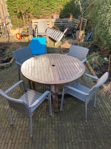 Mooie tuinstoelen voor aan tafel beschikbaar voor biedingen