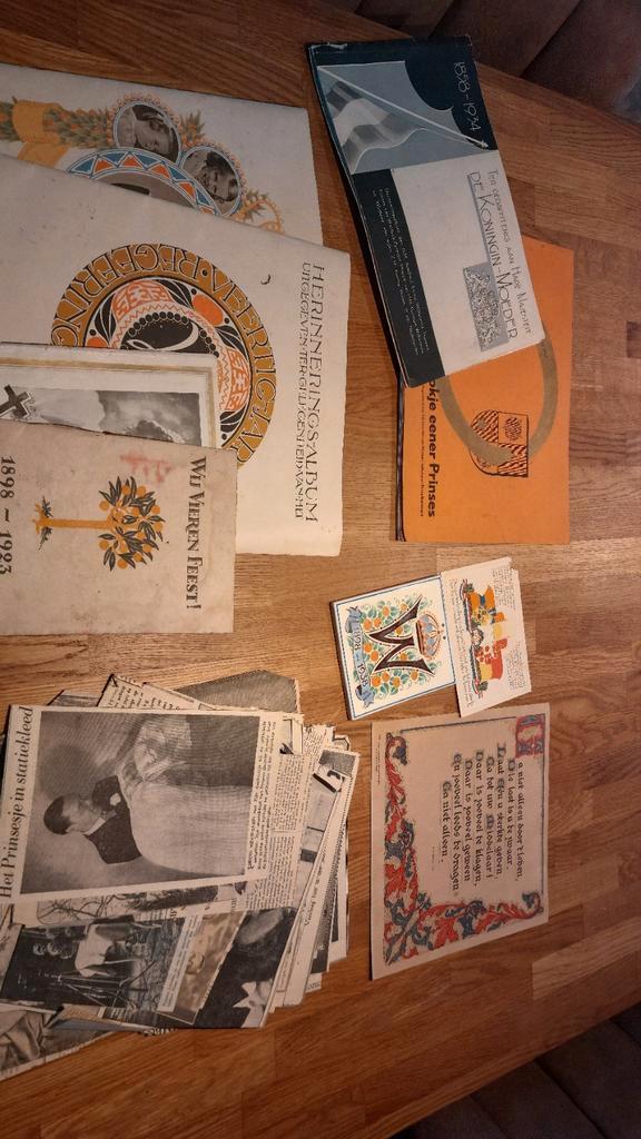 Koningshuis Boekjes, Brochures & Tegeltje, Postzegels en Munten, Postzegels | Nederland, Ophalen of Verzenden