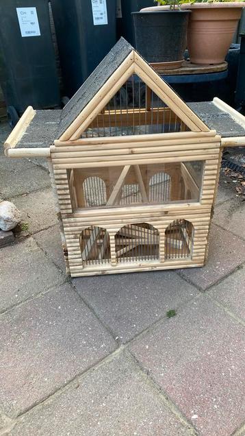 Vogelhuisje beschikbaar voor biedingen