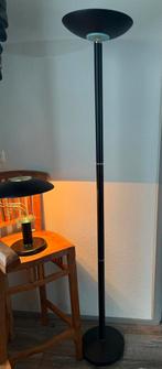 Vintage Vloer en tafellamp kleur zwart met groen glas, Huis en Inrichting, Lampen | Tafellampen, Ophalen, Gebruikt, Glas, Minder dan 50 cm