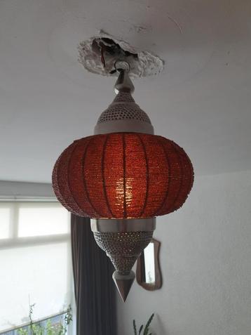 Bijzondere rode hanglamp beschikbaar voor biedingen