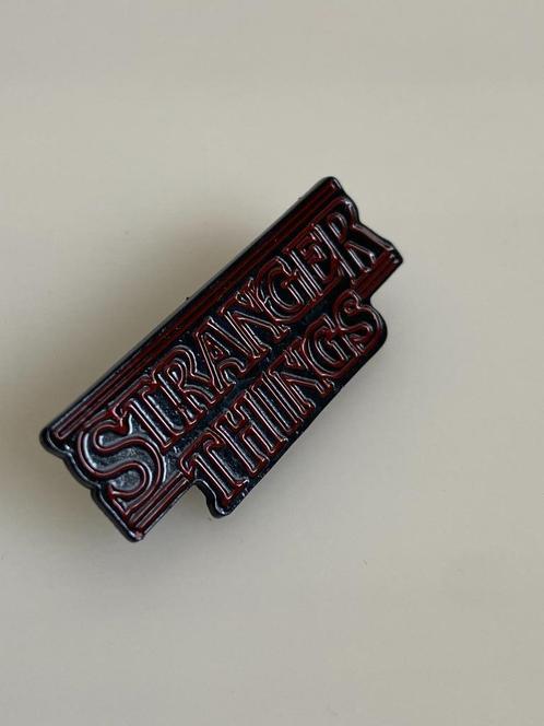 Stranger Things Pin – Netflix / Retro / D&D Vibes (Speldje), Verzamelen, Speldjes, Pins en Buttons, Nieuw, Speldje of Pin, Merk