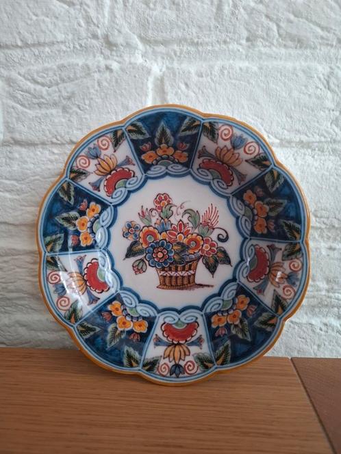 Vintage polychroom sierbord Makkum Altena 212. Ø 17,5 cm., Antiek en Kunst, Antiek | Wandborden en Tegels, Ophalen of Verzenden