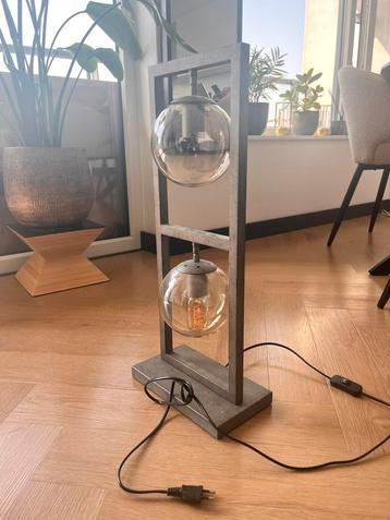 Mooie statement lamp beschikbaar voor biedingen