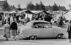 Emmeloord markt op de deel met oude auto, Verzenden, 1940 tot 1960, Ongelopen, Flevoland