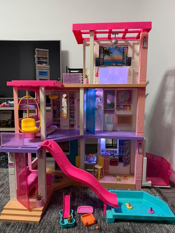 Barbie droomhuis zo goed als nieuw, Kinderen en Baby's, Speelgoed | Poppenhuizen, Zo goed als nieuw, Toebehoren, Ophalen