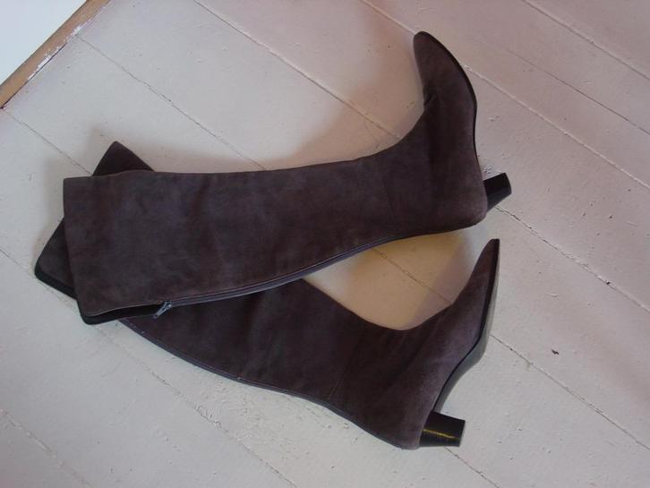 Helmut Lang knielaarzen grijs suede als nieuw maat 38,5 smal, Kleding | Dames, Schoenen, Zo goed als nieuw, Hoge laarzen, Grijs