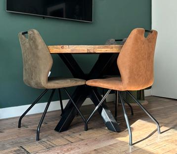 Mangohouten eettafel met 3 stoelen beschikbaar voor biedingen