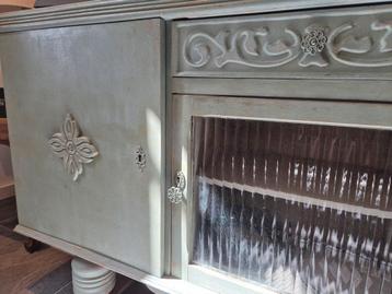 Mooi opgeknapt dressoir met brocante uitstraling  beschikbaar voor biedingen