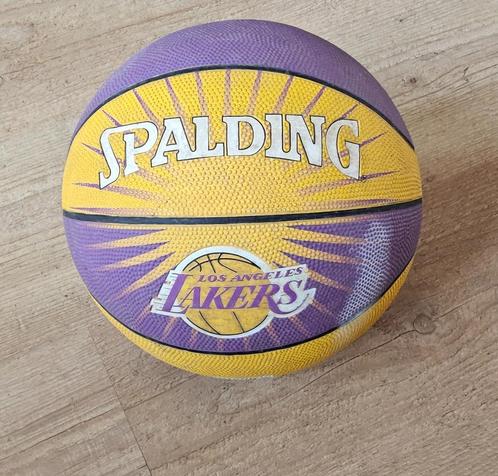 SPALDING Los Angeles Lakers official NBA basketball, Sport en Fitness, Basketbal, Gebruikt, Bal, Ophalen