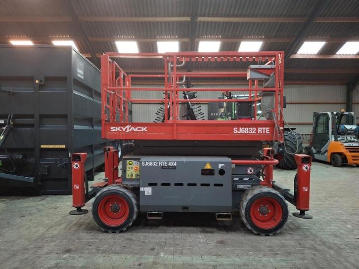 Skyjack SJ6832RTE hoogwerker, Zakelijke goederen, Machines en Bouw | Liften, Steigers en Ladders, Ophalen