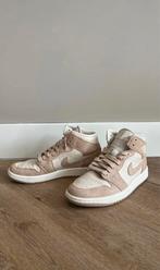 Nike Jordans mid roze/beige, Kleding | Dames, Schoenen, Nike Air Jordan, Ophalen of Verzenden, Roze, Sneakers of Gympen