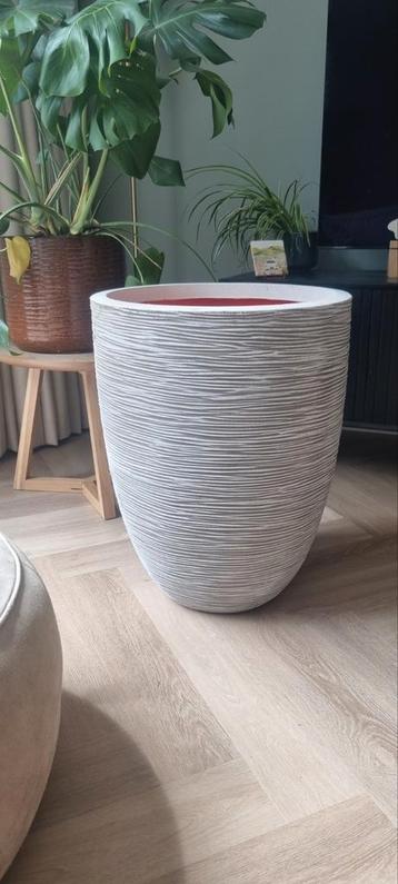 Bloempot / Vaas Capi elegant laag rib ivoor 46x58 beschikbaar voor biedingen