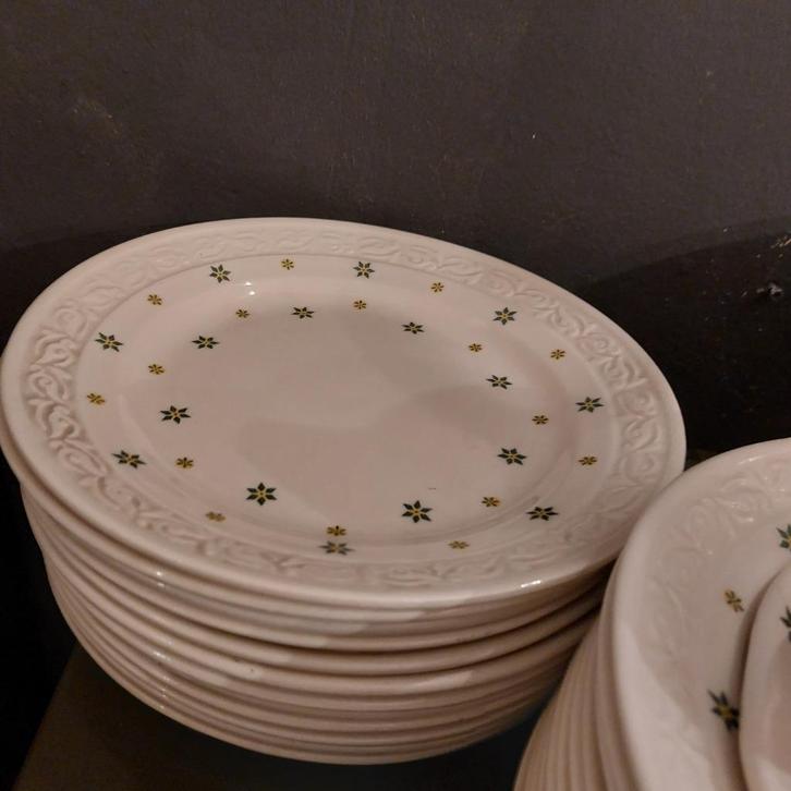 Mooi brocante servies crème met groen en oker geel decor, Antiek en Kunst, Antiek | Servies los, Ophalen of Verzenden