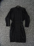 Zwarte jurk, asymmetrische knoopsluiting, lange mouw, mt 38, Maat 38/40 (M), Zwart, Nieuw, Ophalen of Verzenden