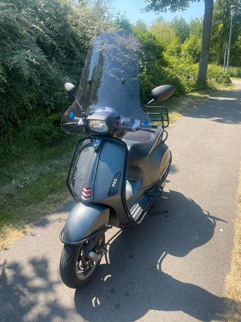 Vespa Sprint 2017 4T snor matgrijs full option carburateur, Fietsen en Brommers, Snorfietsen en Snorscooters, Gebruikt, Piaggio