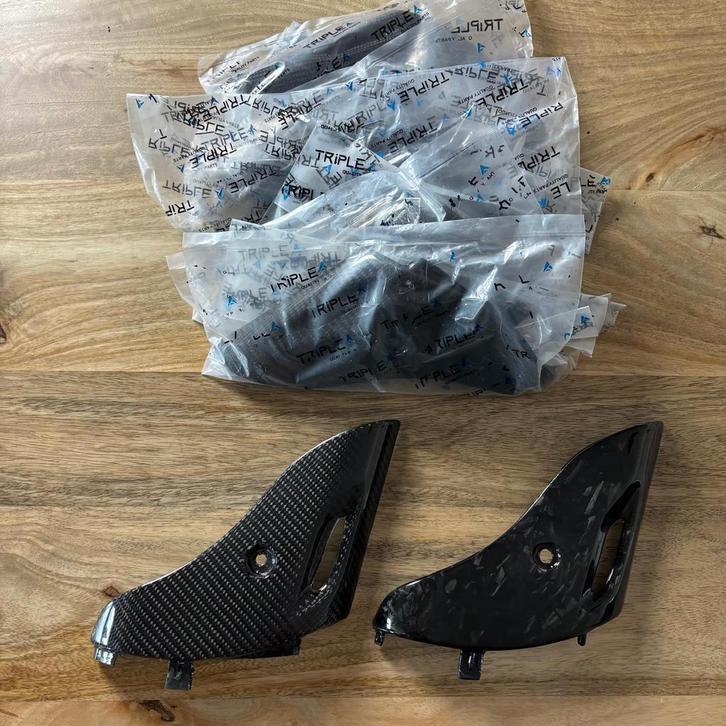 Carbon beschermkap schokbreker Vespa Sprint NIEUW, Fietsen en Brommers, Brommeronderdelen | Scooters, Nieuw, Vespa, Overige typen