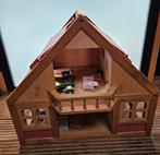 Koopje houten poppenhuis met meubels en veel extra's, Ophalen of Verzenden, Zo goed als nieuw
