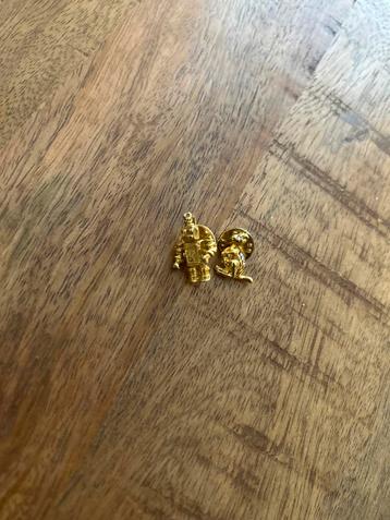 Gouden Robot & Kat Broches beschikbaar voor biedingen