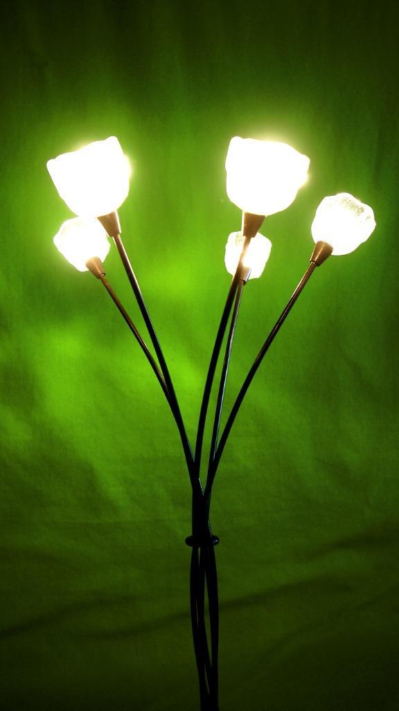 Flower-Inspired Multi-Arm Table Lamp | Frosted Shades, Huis en Inrichting, Lampen | Tafellampen, Zo goed als nieuw, 50 tot 75 cm