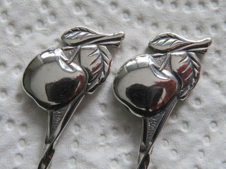 Twee stuks Lepeltjes Appel / Appeltje, Verzamelen, Porselein, Kristal en Bestek, Zo goed als nieuw, Bestek, Overige materialen