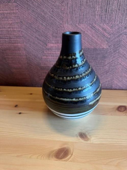 Ronde vaas 21 cm hoog, Huis en Inrichting, Woonaccessoires | Vazen, Nieuw, Overige kleuren, Minder dan 50 cm, Aardewerk of Porselein