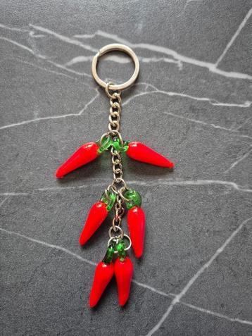 Sleutelhanger rode chili peper beschikbaar voor biedingen