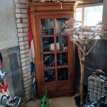 Hoekkast beschikbaar voor biedingen