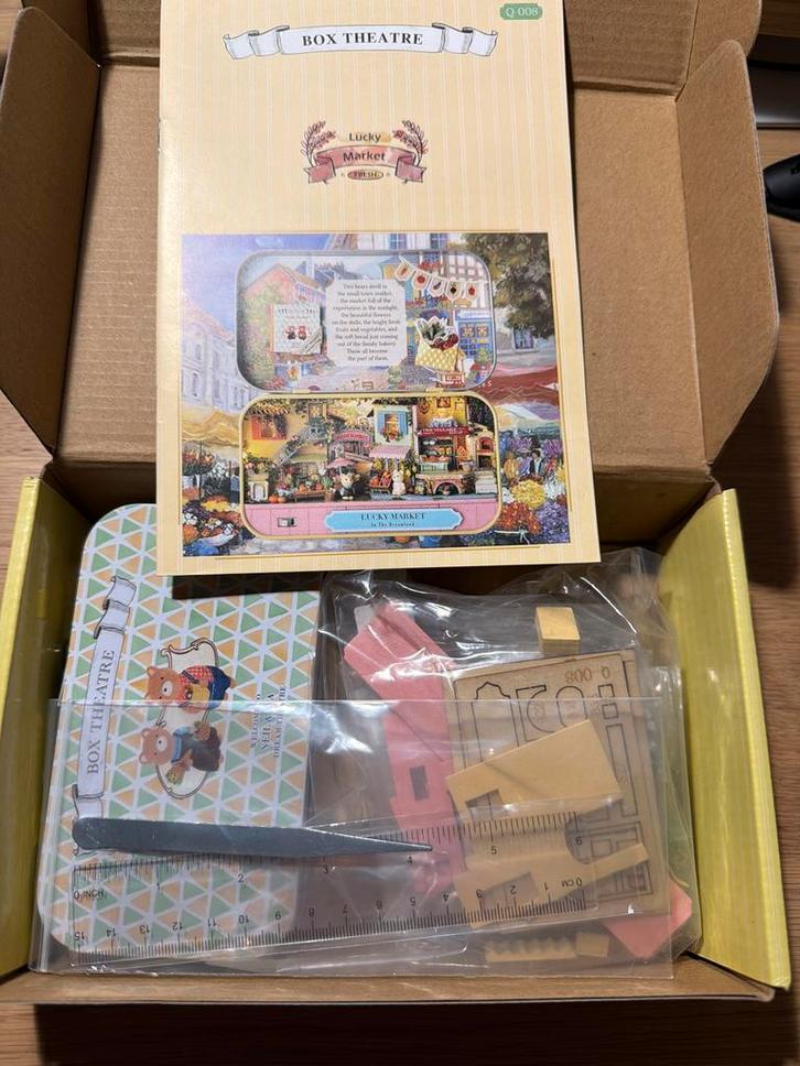 Box Theater Lucky Market - Miniatuur Bouwpakket, Hobby en Vrije tijd, Modelbouw | Auto's en Voertuigen, Nieuw, Overige typen, Groter dan 1:32
