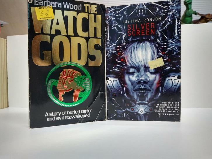 Justina Robson / Barbara Wood - The WATCHGODS / SilverSCREEN, Boeken, Science fiction, Gelezen, Verzenden