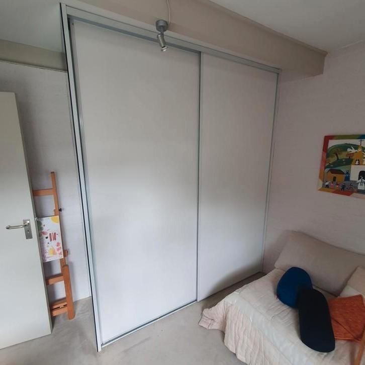 Witte kledingkast met schuifdeuren, Huis en Inrichting, Kasten | Kledingkasten, Gebruikt, 200 cm of meer, 200 cm of meer, 50 tot 75 cm