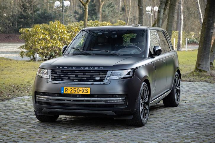 Range Rover '23 P440e HSE — SVO Black Satin matte SVO finish, Auto's, Land Rover, Particulier, 360° camera, 4x4, ABS, Achteruitrijcamera