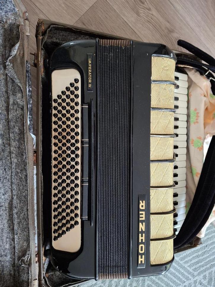 Hohner Imperator IV accordeon met koffer, Muziek en Instrumenten, Accordeons, Gebruikt, Toetsaccordeon, 120-bas, Hohner, Met koffer