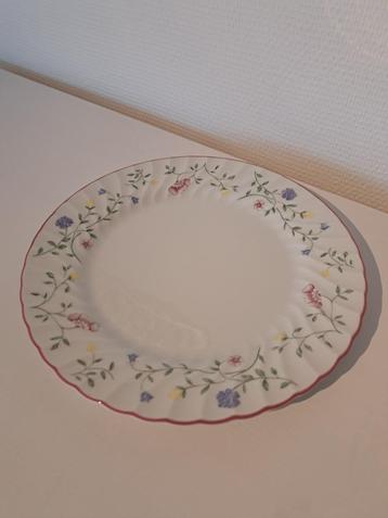 Grote borden Johnson Brothers uit de serie Summer Chintz beschikbaar voor biedingen