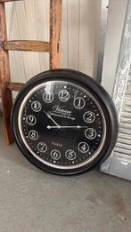 Klok zwart metaal, Huis en Inrichting, Woonaccessoires | Klokken, Ophalen, Zo goed als nieuw, Wandklok