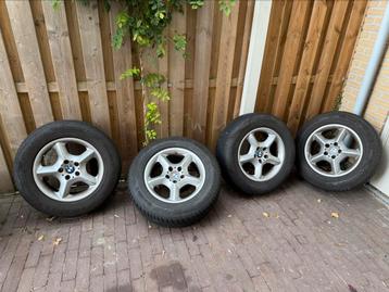 BMW X5 235/65 R17 V XL winterbanden beschikbaar voor biedingen