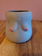 Borsten vaas - uniek en opvallend!, Kunststof, Ophalen of Verzenden, Zo goed als nieuw, Grijs