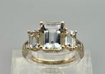 Gouden Vintage ring met aquamarijn en diamant. 2025/670., 18 tot 19, Blauw, ., Ophalen of Verzenden