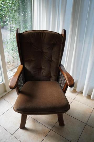 Ruime klassieke fauteuil beschikbaar voor biedingen