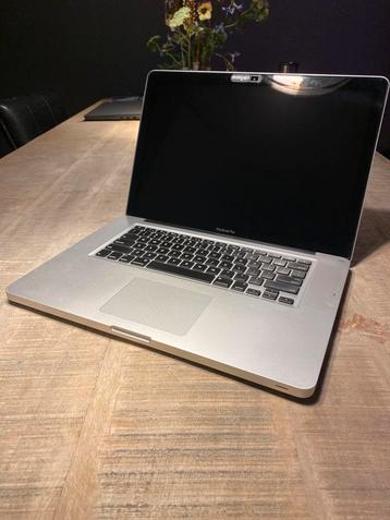 Apple Macbook Pro A1286 - Defect - met werkende lader beschikbaar voor biedingen